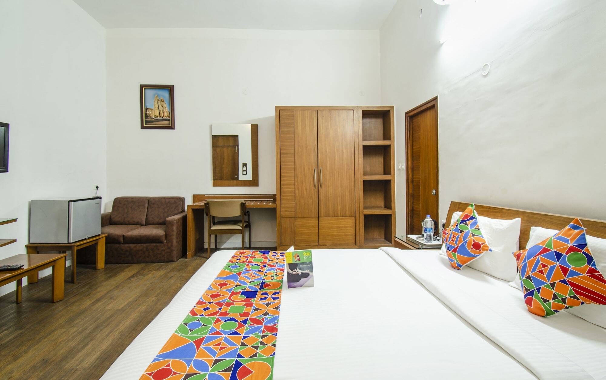 Kumar'S The White House Hotel Mysore Buitenkant foto