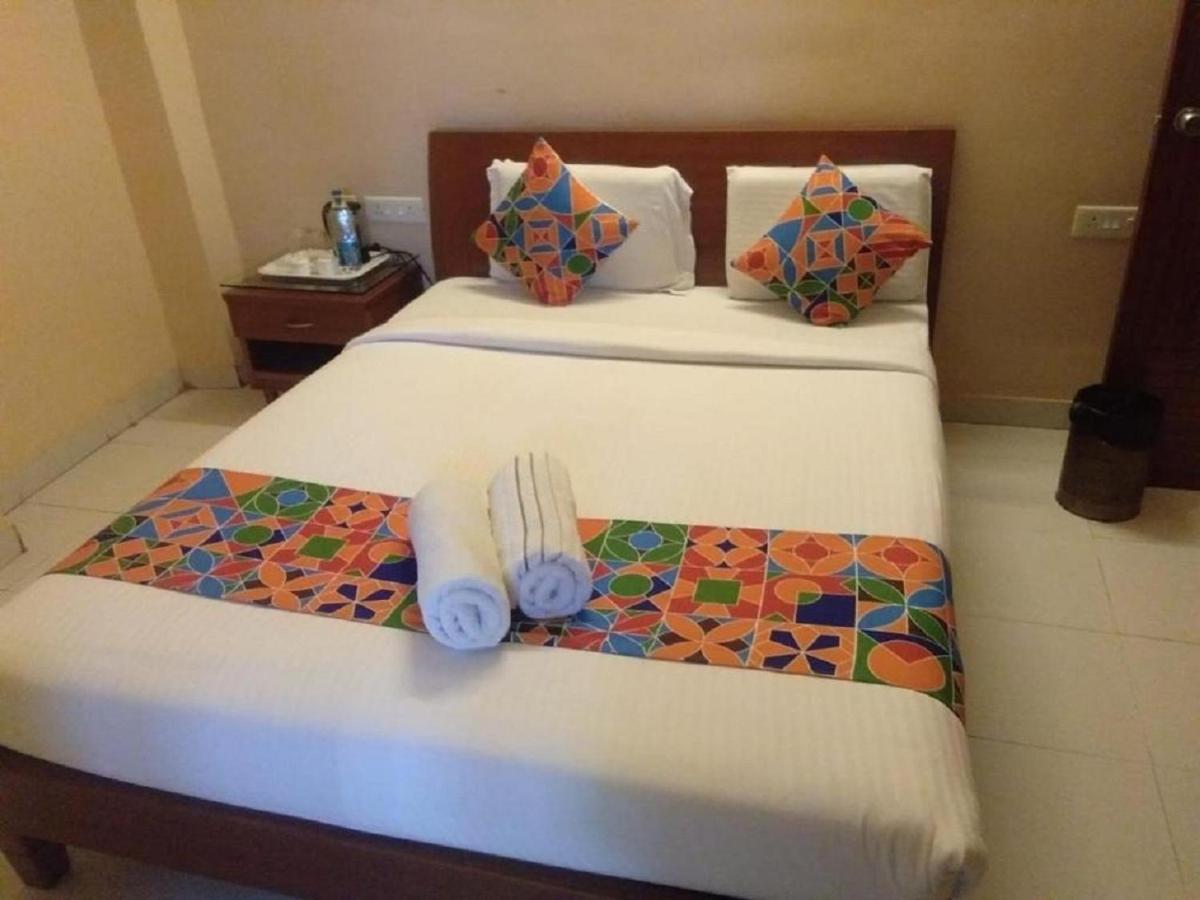 Kumar'S The White House Hotel Mysore Buitenkant foto