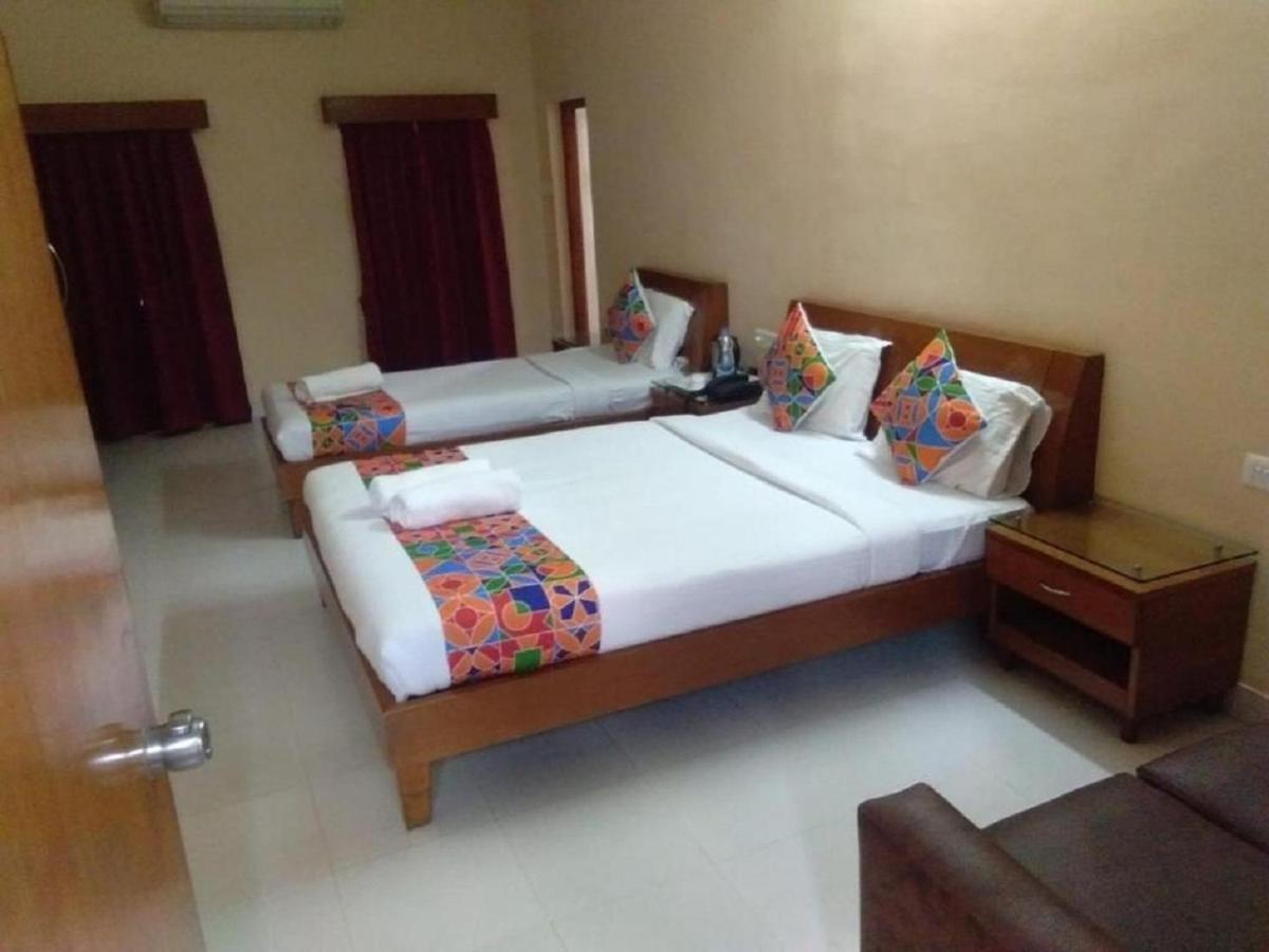 Kumar'S The White House Hotel Mysore Buitenkant foto
