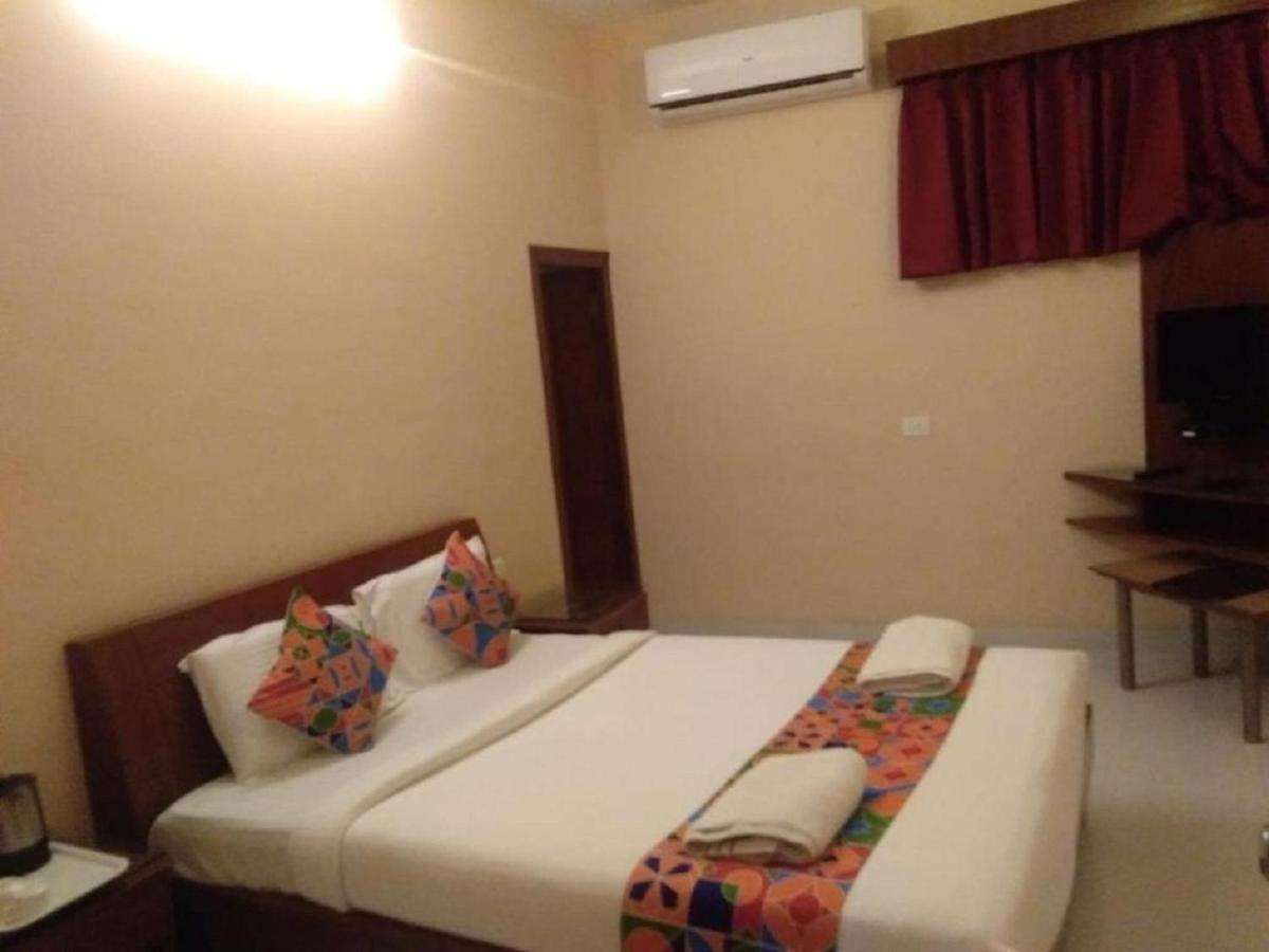 Kumar'S The White House Hotel Mysore Buitenkant foto