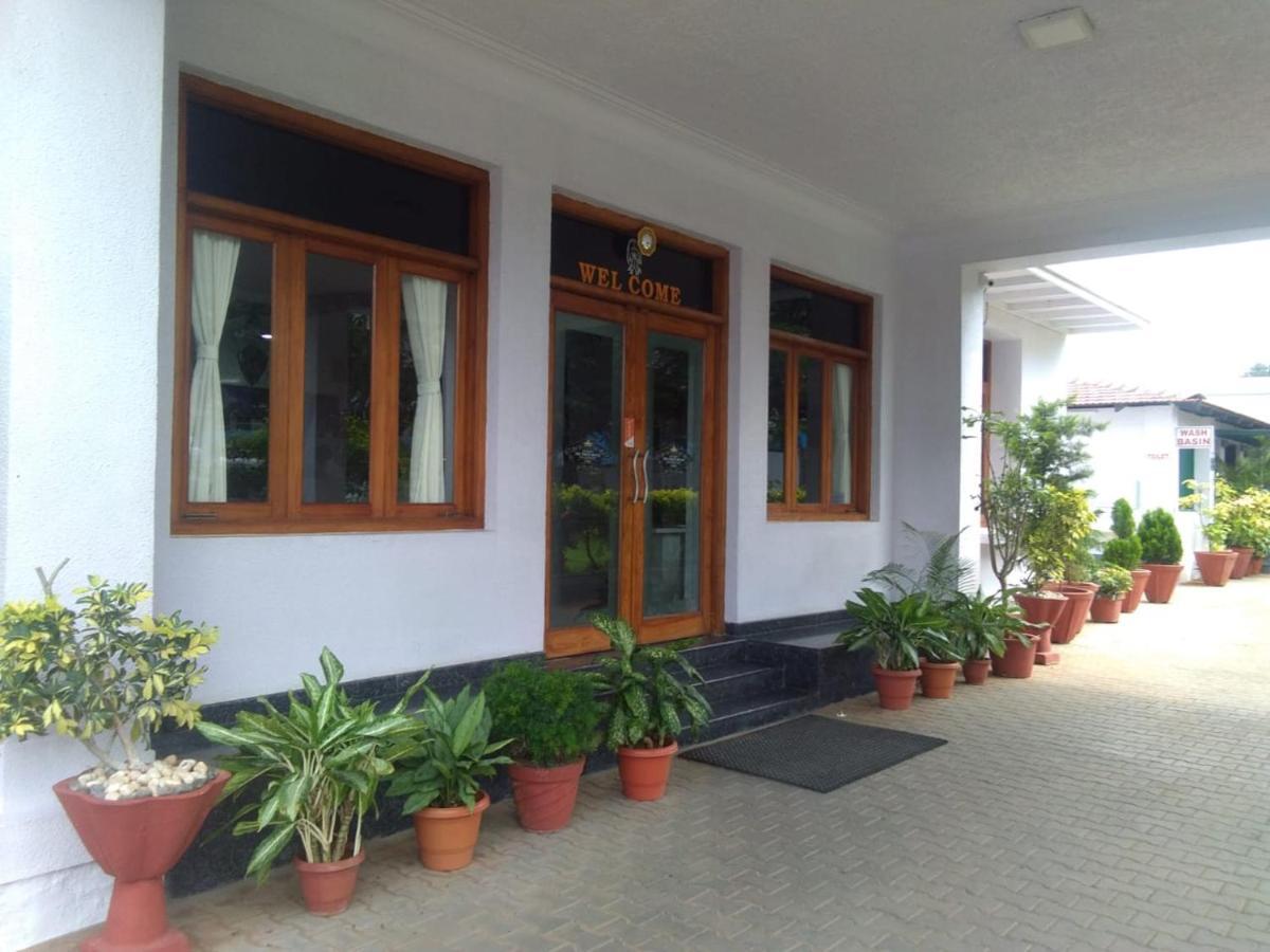Kumar'S The White House Hotel Mysore Buitenkant foto